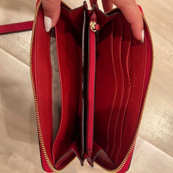 Red Michael Kors large wallet, with wrist strap - Picture 5 of 7